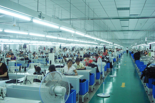 制(zhì)衣車(chē)間(jiān).jpg 制(zhì)衣車(chē)間(jiān).jpg